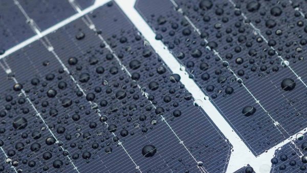 Hybrid solar panel made in Spain turns raindrops into electricity (110 volts per drop)