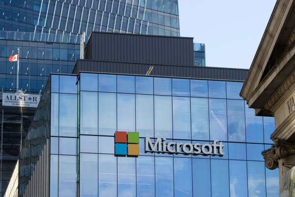 Microsoft Encryption Keys Given to FBI Sparks Privacy Debate